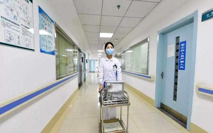 病房門可以是單開門、子母門或雙開門，可視乎實際情況選擇。