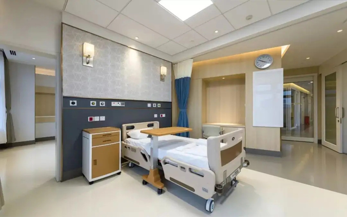 復合醫院辦公室門